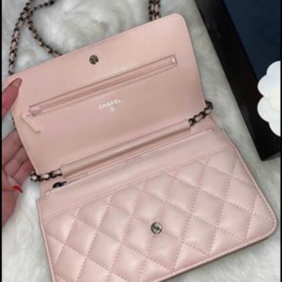 CHANEL BOY WALLET ON CHAIN - Picture 3 of 6